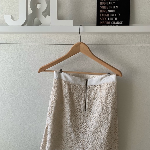 Lace cream skirt - Picture 3 of 3